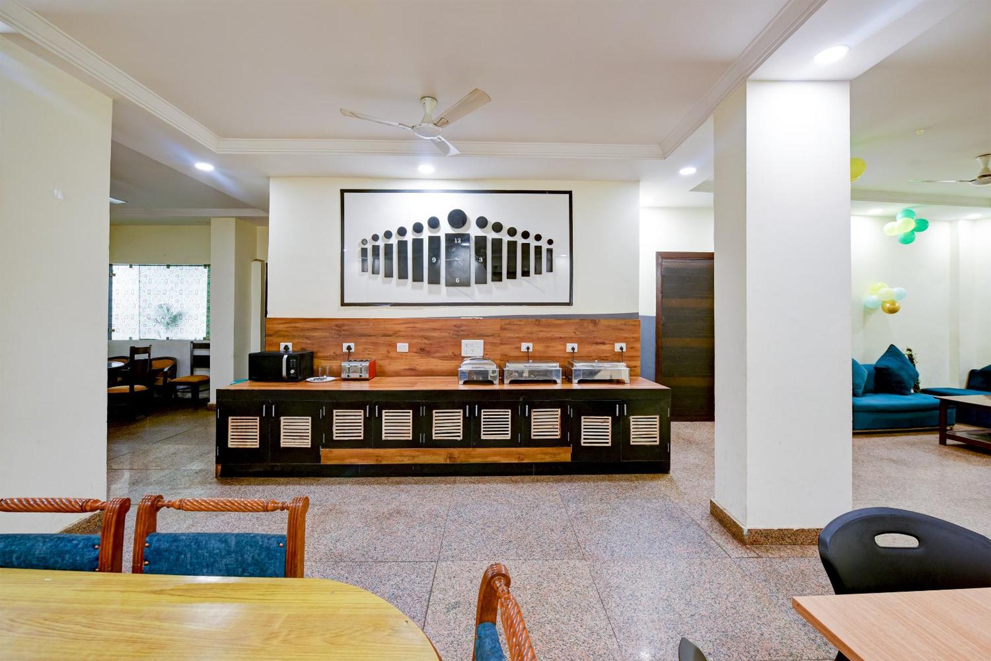 Hotel Emerald At Airport